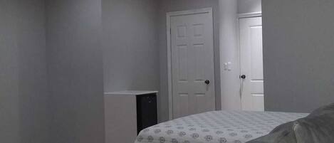 Junior Room | Premium bedding, down comforters, Tempur-Pedic beds