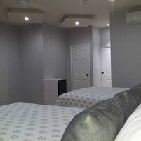 Habitación junior | Ropa de cama de alta calidad y edredones de plumas