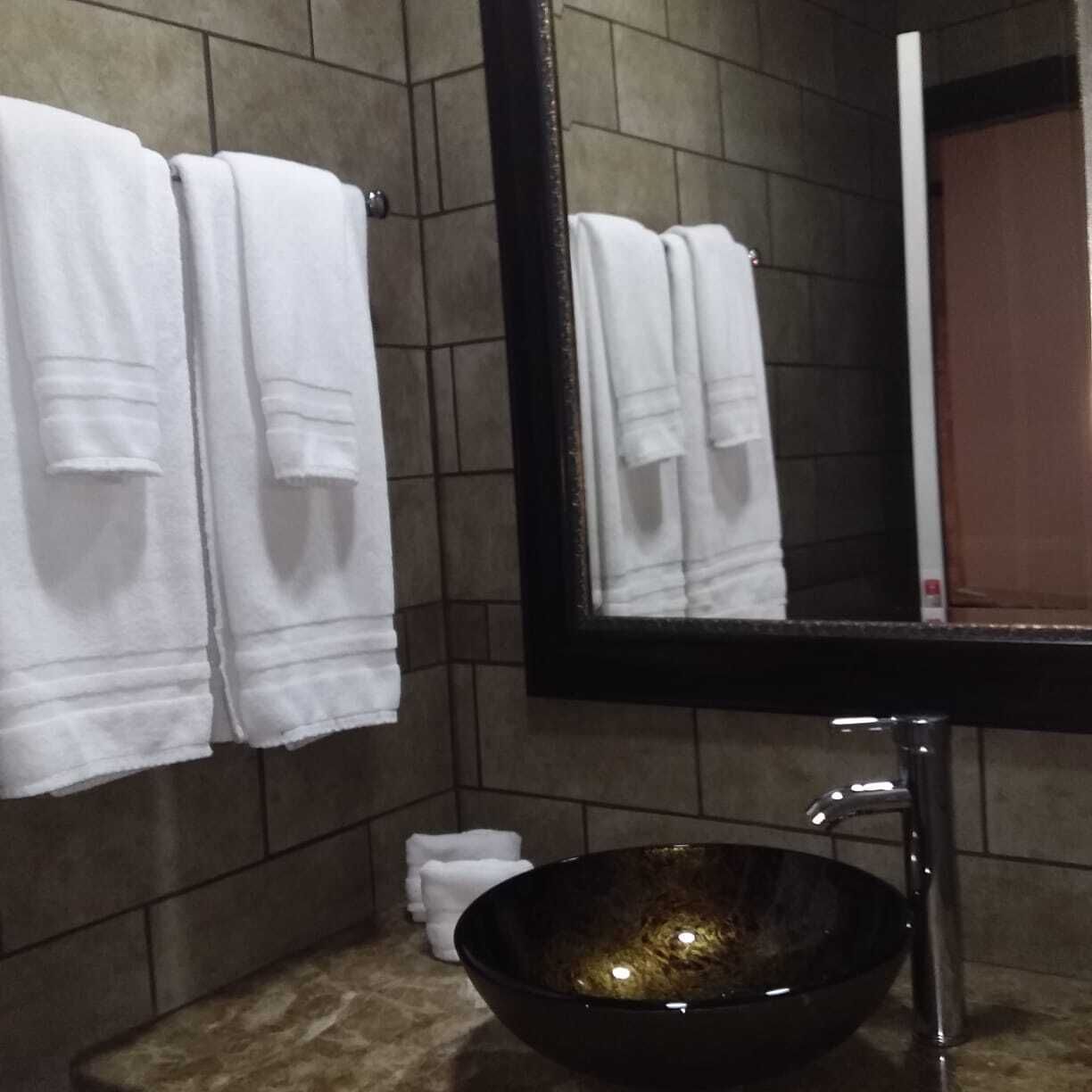 ジュニア ルーム | バスルーム | バスアメニティ (無料)、床暖房、タオル、石鹸