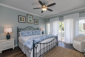 3 habitaciones, tabla de planchar con plancha, wifi y ropa de cama