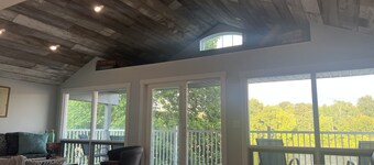 Lovely waterfront 2 bedroom apartment