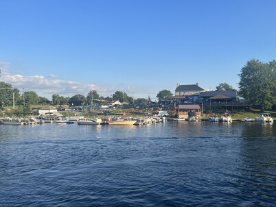 Lovely waterfront 2 bedroom apartment