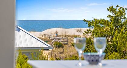 Stunning Ocean and Sunset Views Steps to South Beach Hot Tub and Pet Friendly