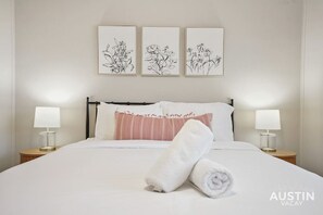 1 bedroom, desk, iron/ironing board, free WiFi