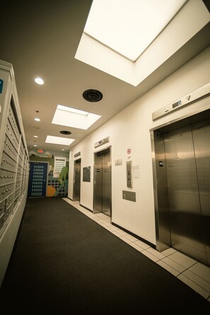 Interior - 2 Full Beds, Free Parking Underground/Heated, 1 Bedroom Condo Downtown Central (Edmonton)