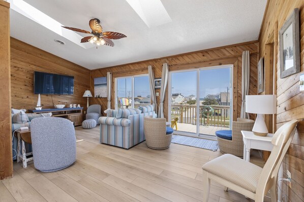 Smart TV, fireplace, books, video library