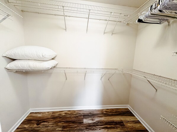 Interior - Charming Beach House- 3bd/2bath with Fenced Backyard (Panama City Beach)
