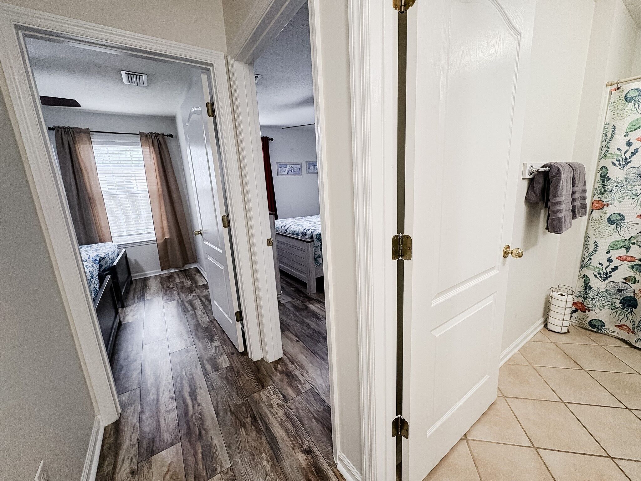 3 soverom, skrivebord, strykejern/-brett og wi-fi (inkludert)