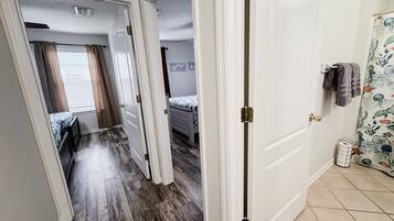 3 soverom, skrivebord, strykejern/-brett og wi-fi (inkludert)