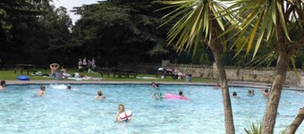 Lakes and woodlands Overstone Holiday Park