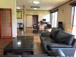 Televisión de pantalla plana, oficina