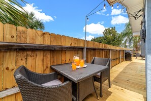 Outdoor dining - Modern Beach House | Beach Access | Private Yard (Panama City Beach)
