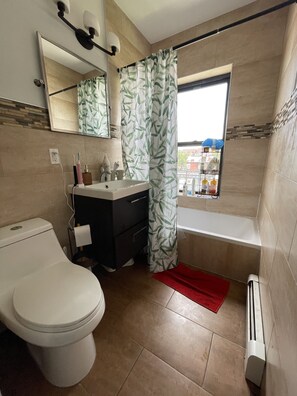 Ensemble douche/baignoire, serviettes fournies