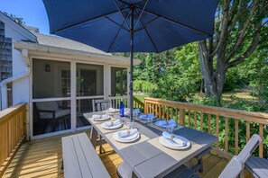 Outdoor dining - Coastal Comfort & Cape Cod Charm Await (Chatham)