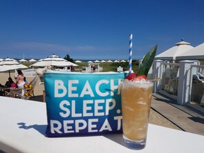 Outdoor dining - Coastal Comfort & Cape Cod Charm Await (Chatham)