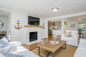 Télévision, cheminée