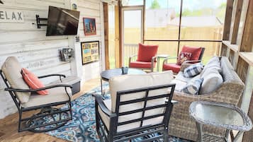 Smart TV, fireplace, DVD player, books