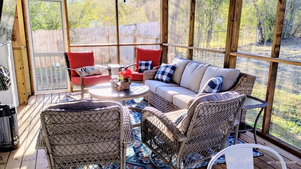 Smart TV, fireplace, DVD player, books