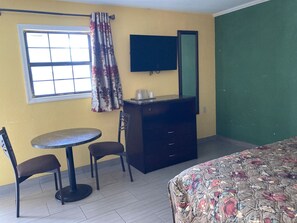 Standard Room, 1 Bedroom, Smoking | Premium bedding, bed sheets - Capri motel (Alice)