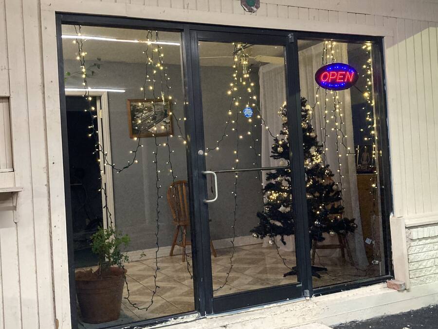 Vista frontal de la propiedad