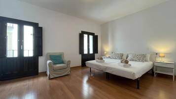 1 slaapkamer, een strijkplank/strijkijzer, internet, beddengoed