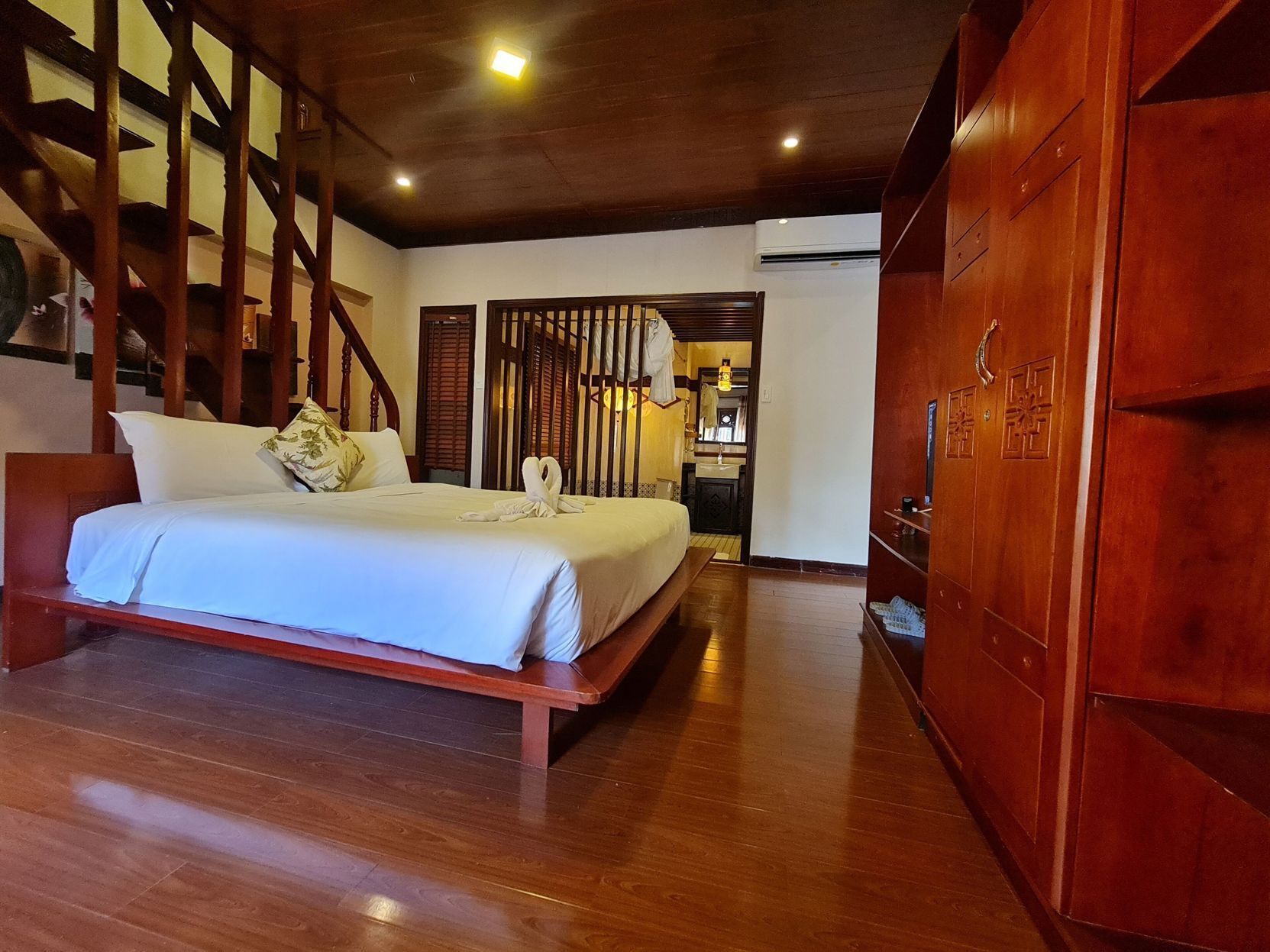 Free minibar, in-room safe, desk, laptop workspace