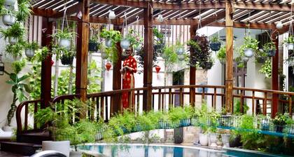 Long Life Riverside Hotel & Spa