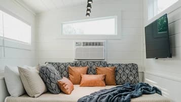 1 bedroom, iron/ironing board, travel cot, WiFi