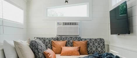 1 bedroom, iron/ironing board, travel cot, WiFi