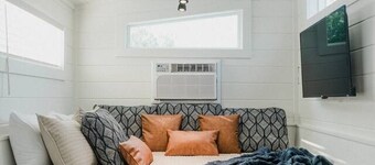 Tiny House Creekside · Peaceful Tiny House with great views and wildlife!