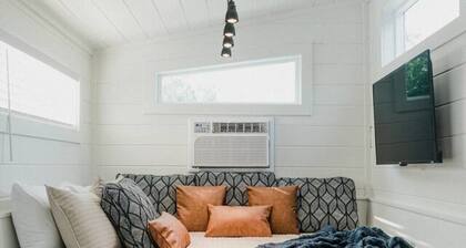 Tiny House Creekside · Peaceful Tiny House with great views and wildlife!