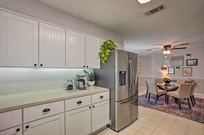 Fridge, microwave, stovetop, dishwasher - Pet-Friendly Bryan Home < 5 Mi to Texas A & M! (Bryan)