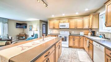 雪櫃、微波爐、爐具、洗碗機