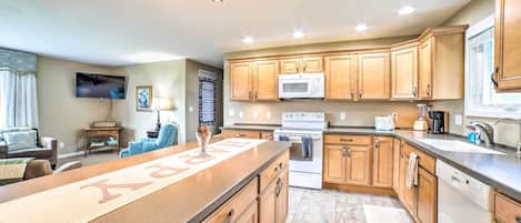 Fridge, microwave, stovetop, dishwasher