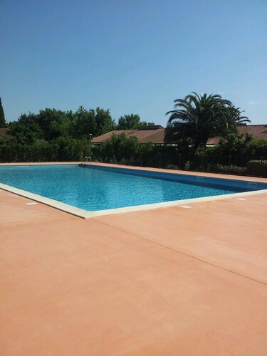 pavillon piscine dans résidence privée