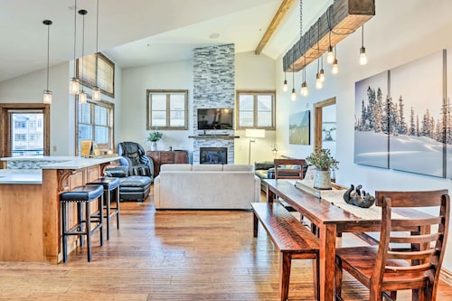 Winter Park Condo w/ Mountain Views + Hot Tub