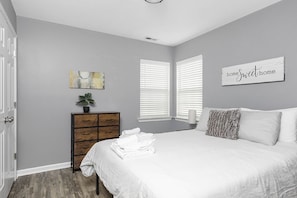 3 bedrooms, desk, iron/ironing board, free WiFi