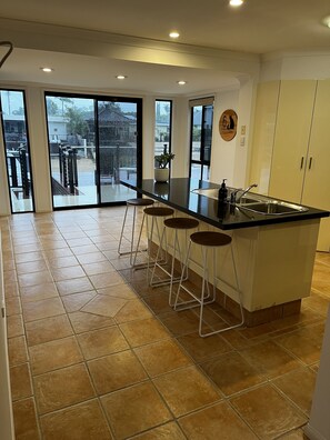 Private kitchen - Monte Vista - Beautifully Appointed Family Holiday Home (Broadbeach Waters)