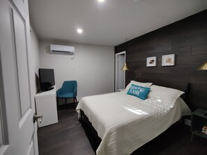 1 bedroom, desk, WiFi, bed sheets