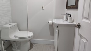 A bathroom with a toilet, sink, and mirror. - 10 Min Brickell & Miami Beach /Parking/Wi-Fi/Grill (Miami)