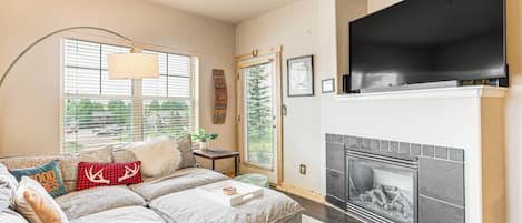 TV, fireplace, stereo