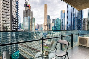 Balcony - Mega Style Apartments Mainpoint (Southbank)