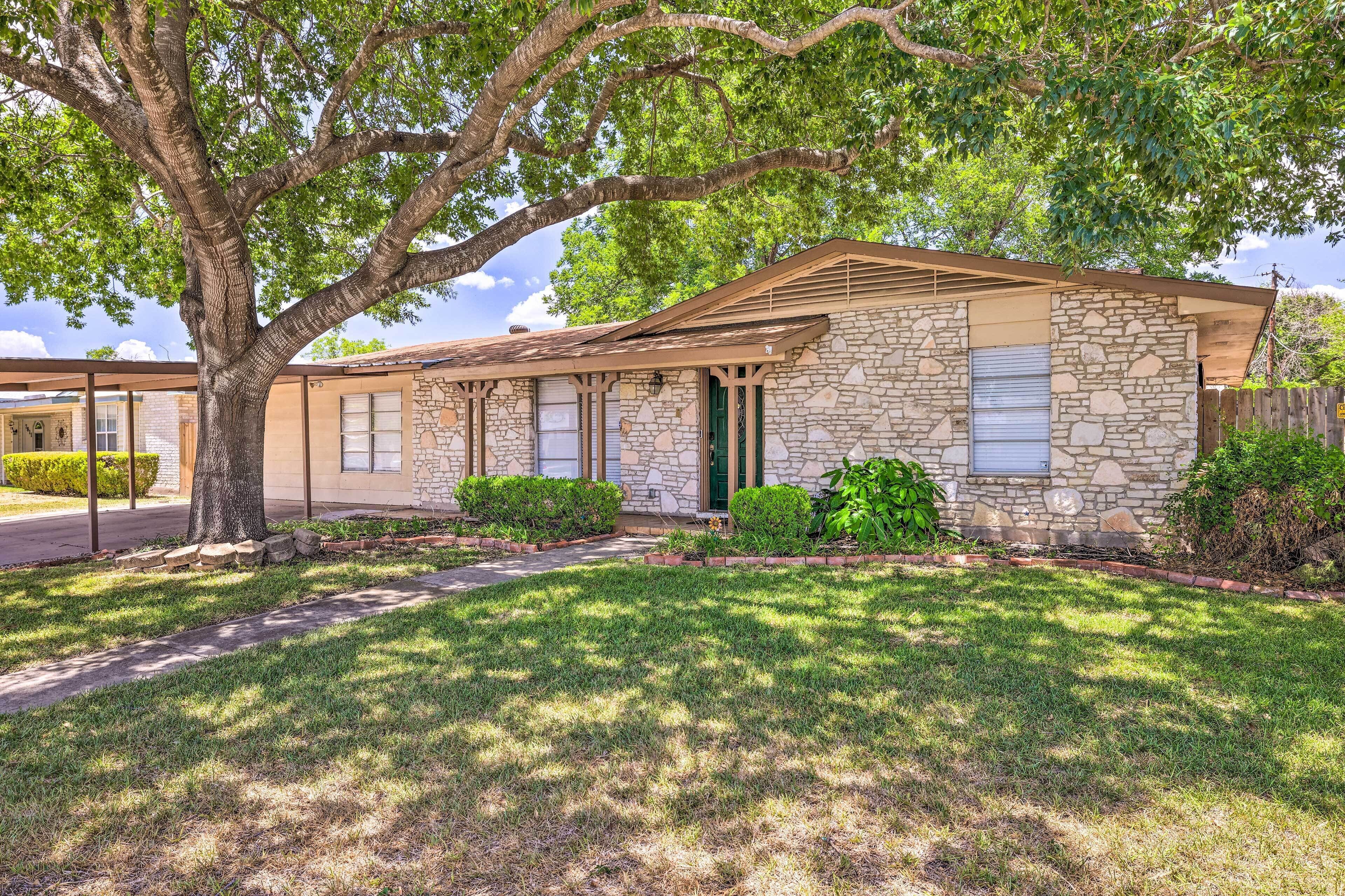 San Antonio Home w/ Yard & Grill, 7 Mi to SeaWorld
