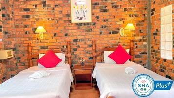 1 bedroom, desk, WiFi, bed sheets