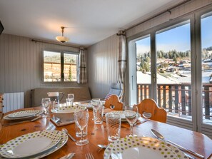 Dining - Cozy 2BR Apartment in the Heart of Les Gets - Walk to Lifts & Amenities (Les Gets)
