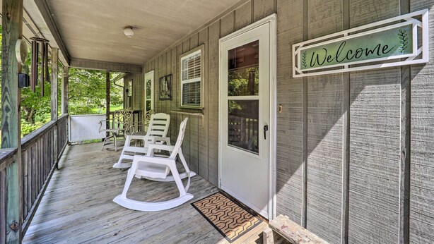 A wooden porch with rocking chairs and a welcome sign. - Deep Gap Cottage w/ Fire Pits - Hike & Ski! (Deep Gap)
