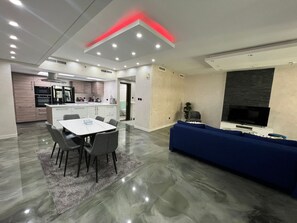 Interior - Modern and Cozy, facing the opera and Burj Khalifa (Dubai)