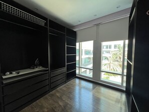 Interior - Modern and Cozy, facing the opera and Burj Khalifa (Dubai)