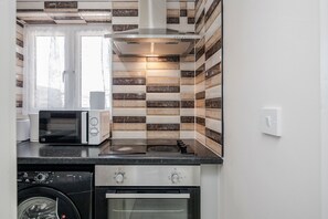 Studio, 1 giường cỡ queen | Bếp riêng | Tủ lạnh, lò vi sóng, lò nướng, bếp nấu