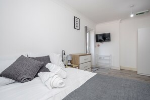 Studio, 1 Queen-Bett | Bügeleisen/Bügelbrett, kostenloses WLAN, Bettwäsche